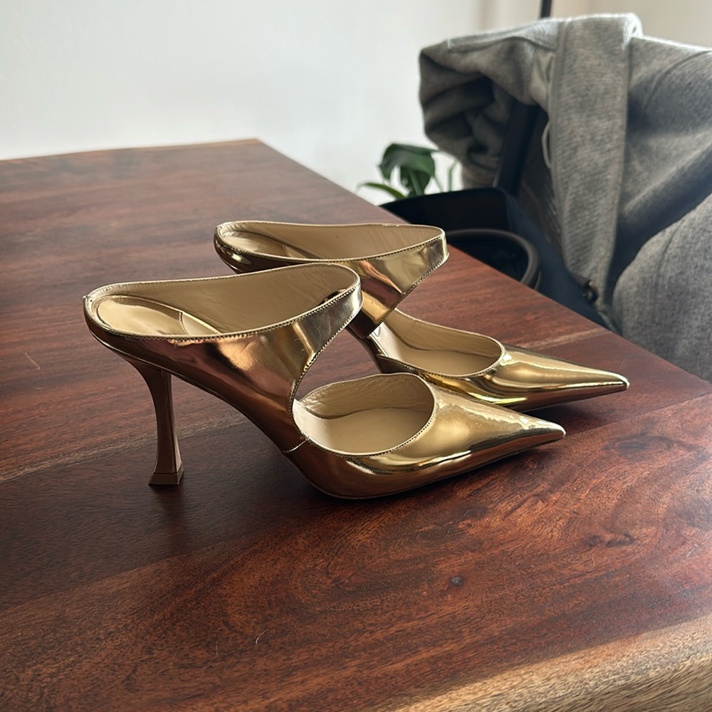 Authentic Jimmy Choo pumps. Like new! No scuffs, great condition.